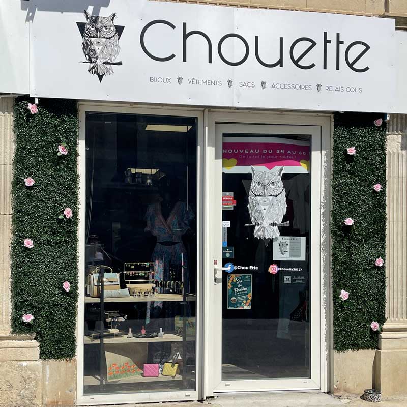 Devanture du magasin de vêtement femme et accessoires grande taille Chouette à Bellegarde proche de Nîmes
